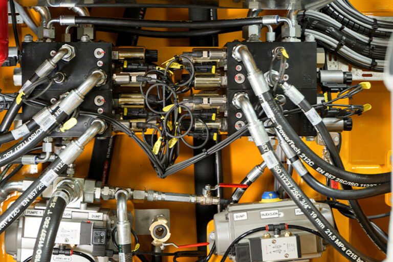 HYDRAULIC HOSES & HIGH PRESSURE FITTINGS